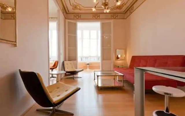 Modern-ist Apartment - photo 2