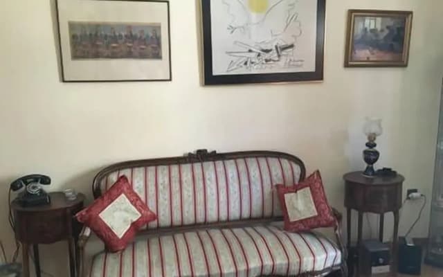 Captivating 1-bed Apartment in Athens - photo 3