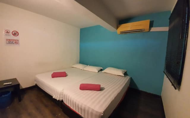 The Travel Hub Guesthouse - photo 3
