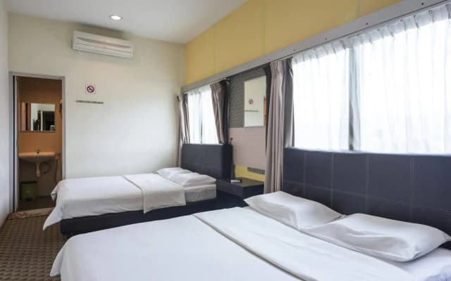Raintree Hotel - photo 3