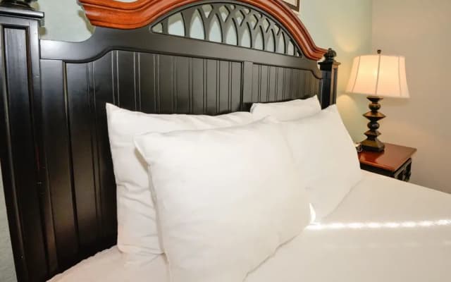 Luxury Townhome 3 Bedroom Condo by Redawning - photo 4
