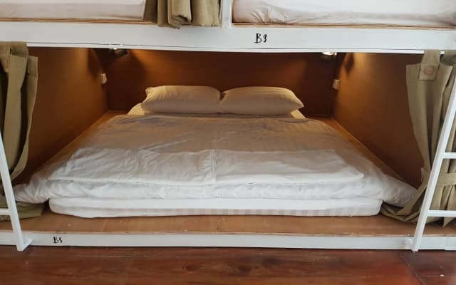 Mistletoe Bakery & Hostel - photo 4