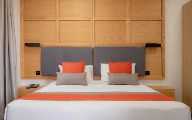 YEHS Hotel Sydney Harbour Suites - photo 4