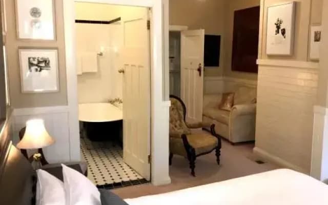 The Chalet Guesthouse And Studio - photo 3