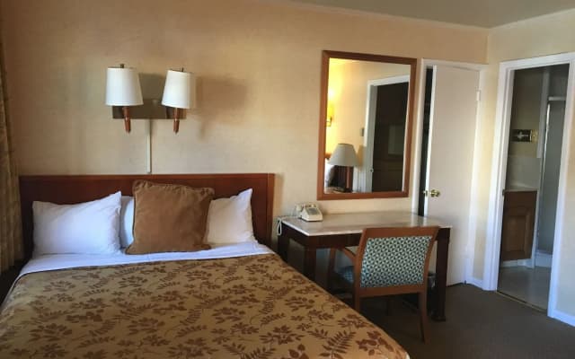 Pacific Heights Inn - photo 3