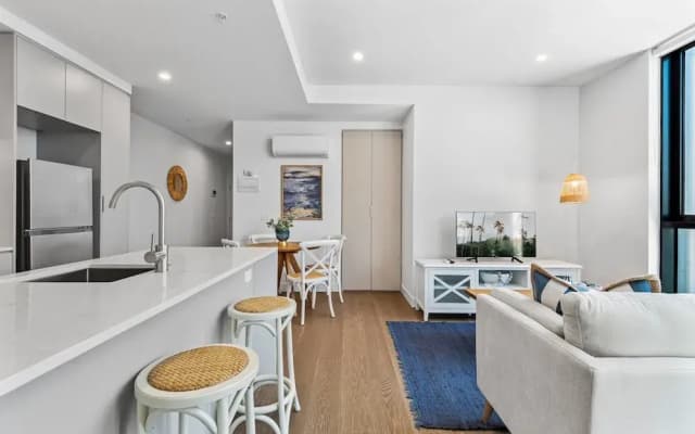 Elegant 1-bed by Shops With Rooftop Swimming Pool - photo 2