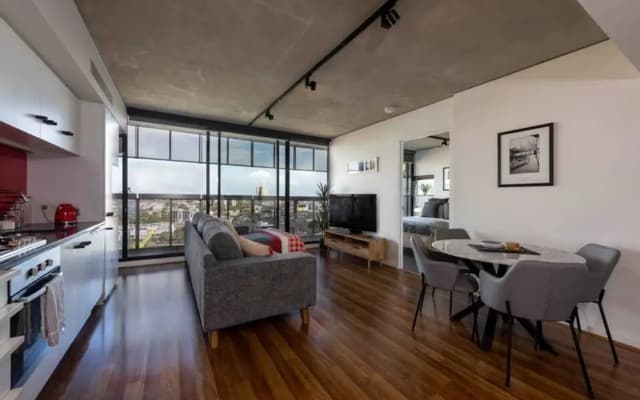 Stylish 2-bed Apt in Southbank With Parking - photo 5