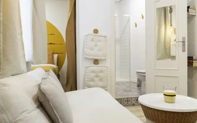 Space-saving Designer Apartment With One Bedroom in Chamberí, Madrid - photo 5
