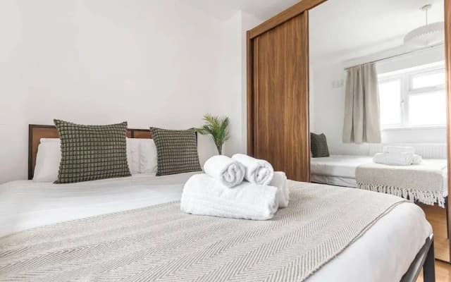Spacious 3-bed House With car Park Near Heathrow - photo 5