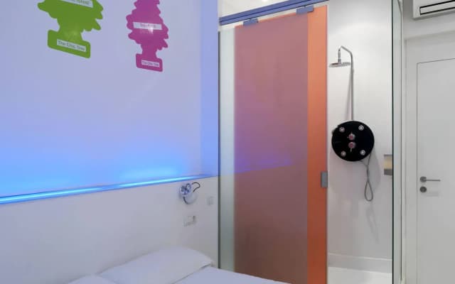 Chic & Basic Tallers Hostal - photo 5