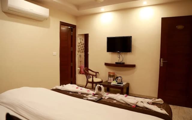 Hotel Geetasaar - photo 5