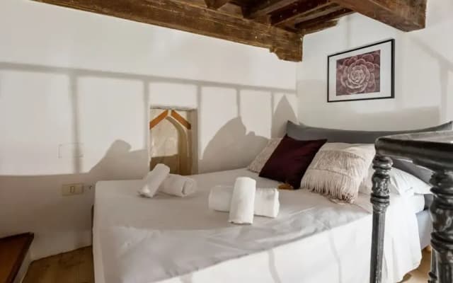 Palazzo Pitti Apartment with Terrace - photo 2