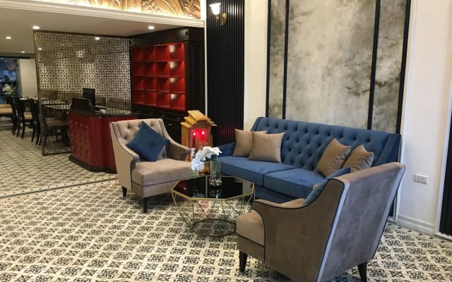 Golden Rooster Hotel - photo 2