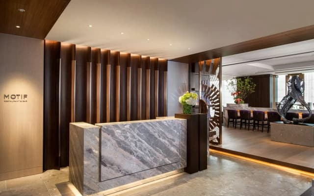 Four Seasons Hotel Tokyo at Marunouchi - photo 2