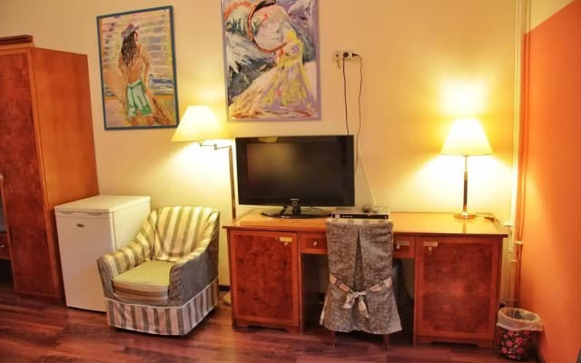 Evergreen Budapest Bed & Breakfast and Guest House - photo 2