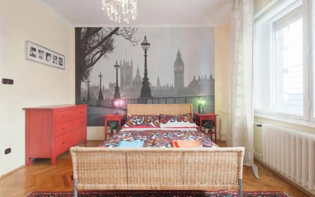 Parliament Apartment Downtown - photo 4