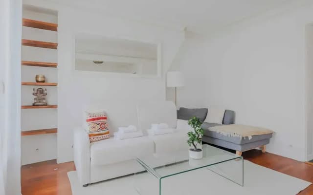 Apartment in Montmartre With 1 Room - photo 5