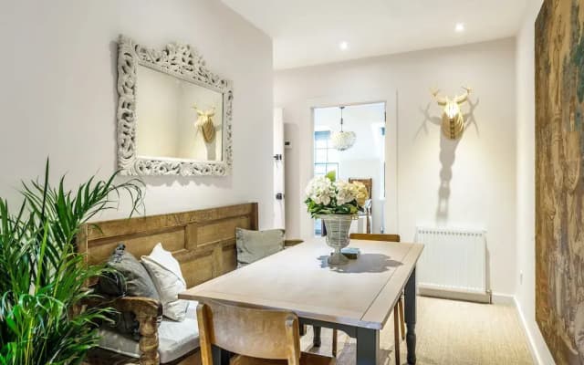 Our Eclectic Castle View Apartment - photo 4