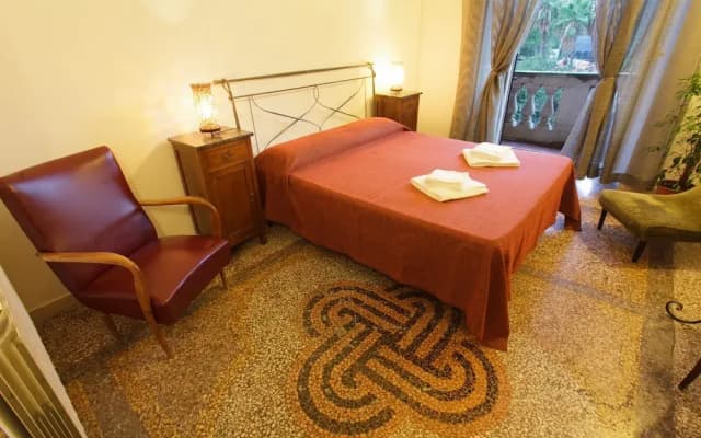 Mr. Frills Apartment - photo 4