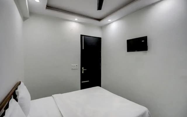 OYO Flagship 80490 Metro Plus - photo 2
