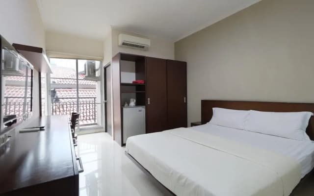 Clover Residence Near Mall Ambassador - photo 5