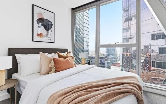 A Stylish 3BR Apt With Harbour Views, Free Parking - photo 2