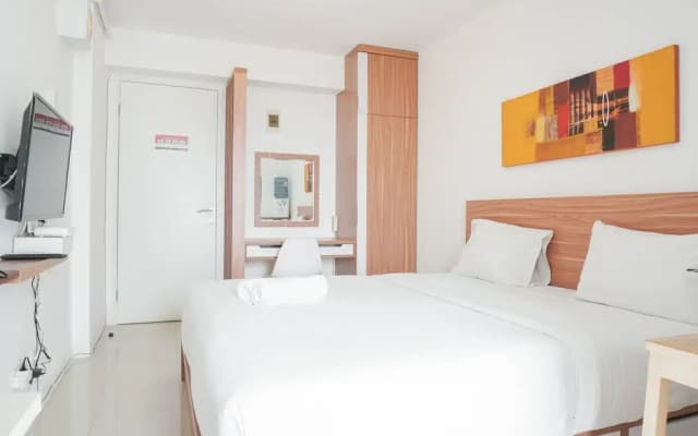 Comfort Studio Room At Bassura City Apartment - photo 5