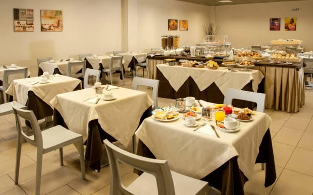 Hotel Artis - photo 5