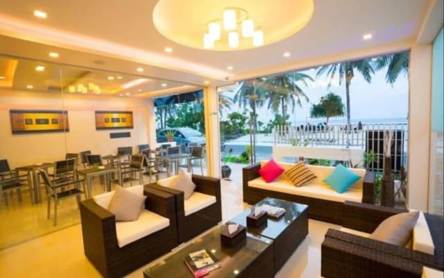 The White Harp Beach Hotel - photo 3