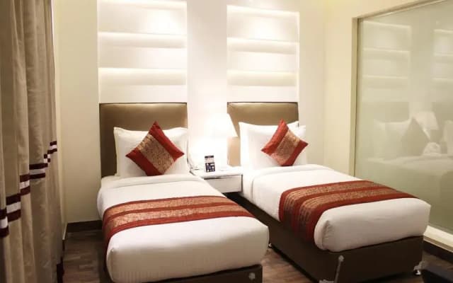 Hotel Picasso Residency Naraina Delhi - Couple Friendly Local IDs Accepted - photo 5