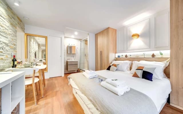 Historical Apartment in the Heart of Paris - 2 - photo 4