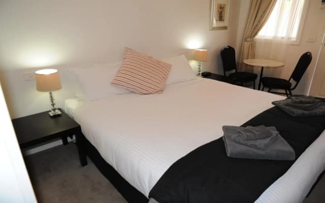 Norwood House Motel & Reception Centre - photo 3