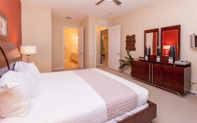 3 Bed 2 Bath Premium Lakeview l 1006 - photo 5