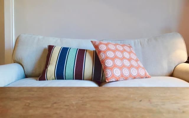 Spacious Leith Flat - photo 2