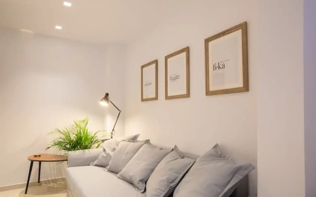 Phaedrus Living: City Luxury Flat Mavromichali - photo 3