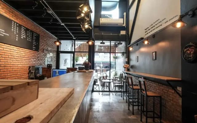 Znap's hostel and Café - photo 4