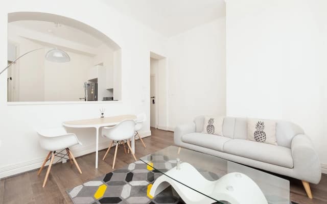 Stunning Sydney Home 3 - photo 2