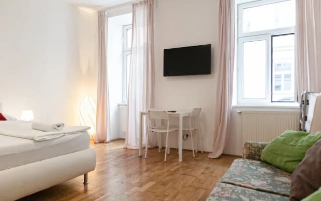 Central 3BR shared Apt. Near Rennweg - photo 5