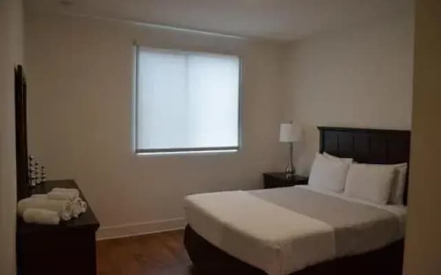 Hollywood Education Square 30 Day Rentals - photo 2