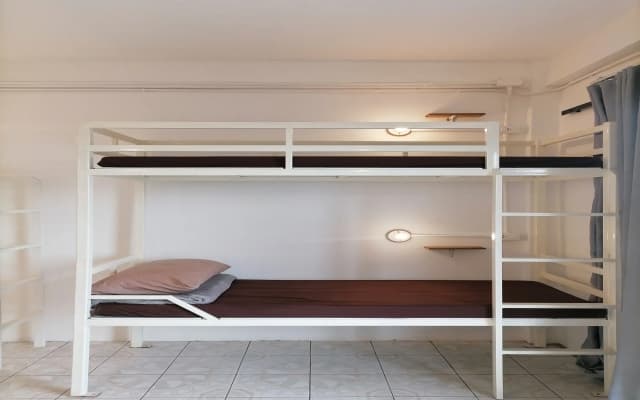 8 Sleepers Street Hostel - photo 3