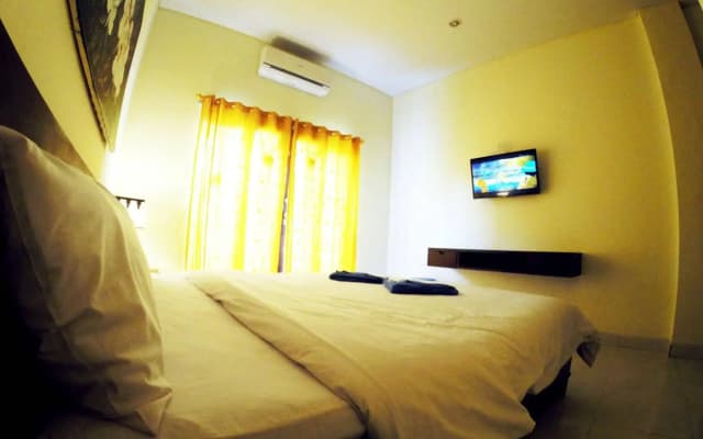 Lucky's Guest House - photo 5