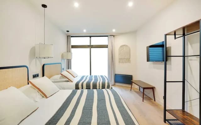 Spacious Apartment - 2BR/10P - Place D'Italia - photo 5