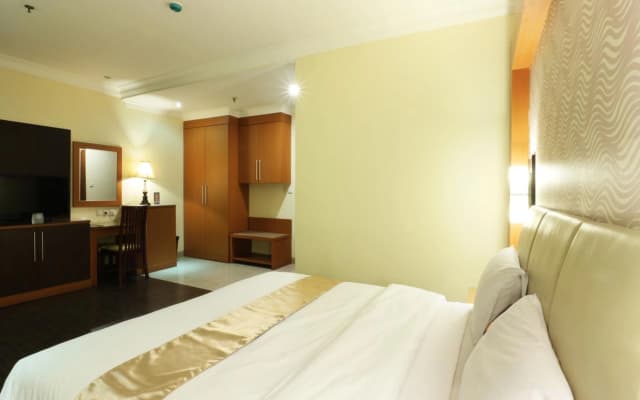 Coin's Hotel Jakarta - photo 4