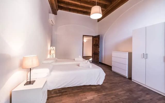 Close to The Duomo Exquisite 4BD - photo 5