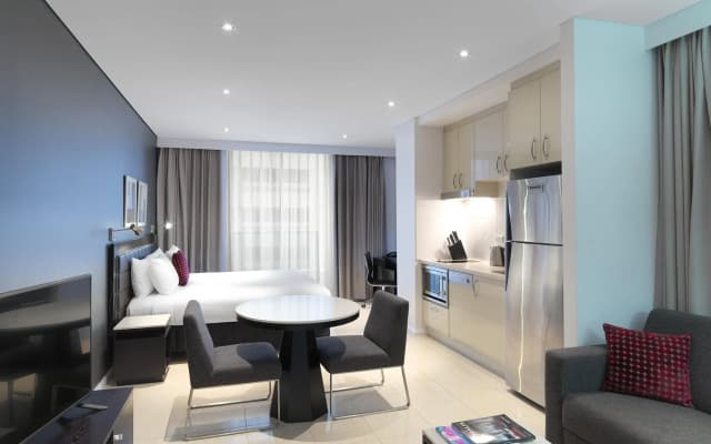 Meriton Suites Pitt Street, Sydney - photo 3