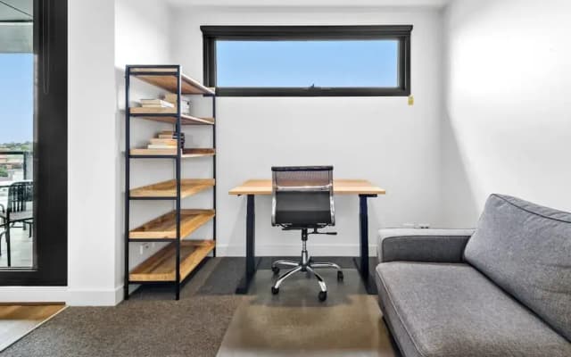 Pristine 1-bed Apartment Near Local Cafes - photo 2