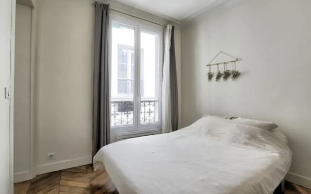 Classy and Cosy 1-bedroom Ensuite, 2min Walk From Cadet Metro - photo 2