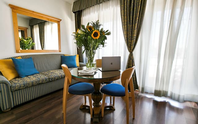 Hotel Diplomatic - photo 4