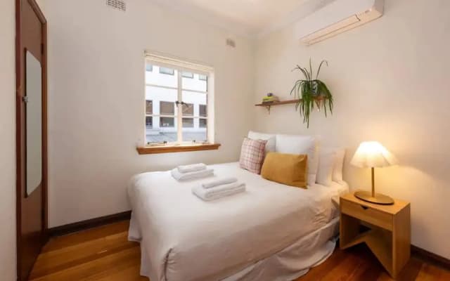 Charming Art Deco Unit in East Melbourne - photo 4