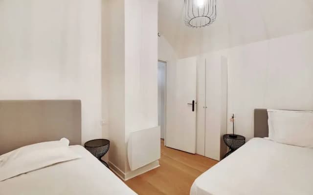 Elegant Apartment - 2bd/6p - Hotel de Ville - photo 5